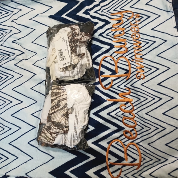 Beach Bunny NWT gold white xl swimsuit - Picture 9 of 11